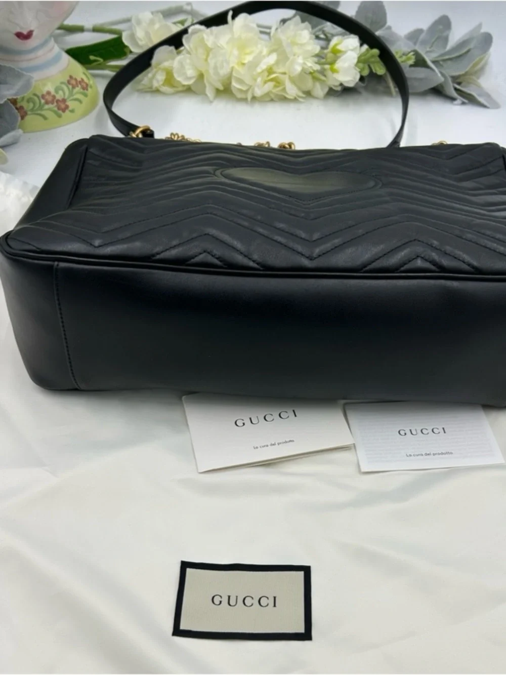 Women's Gucci large GG shoulder bag made in Italy